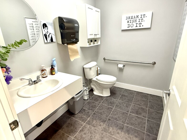 More Photos Of 5212 48 St, Red Deer Office For Sale