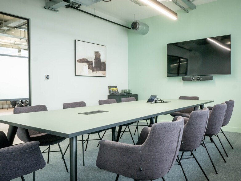 More Photos Of Charles Sq, Bracknell Coworking Space