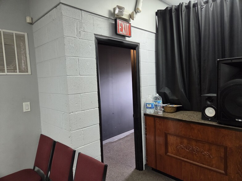 More Photos Of 8831-8869 Walker Mill Rd, Capitol Heights Warehouse For Lease
