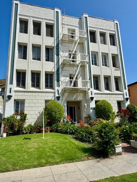 Primary Photo Of 218 S Tower Dr, Beverly Hills Apartments For Sale