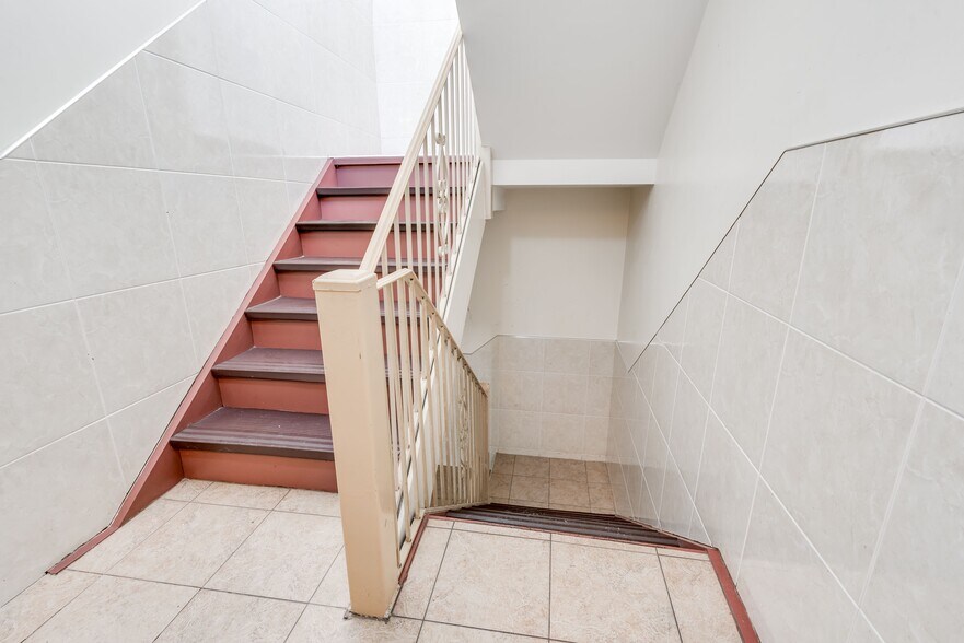 More Photos Of 10430 39th Ave, Corona Apartments For Sale