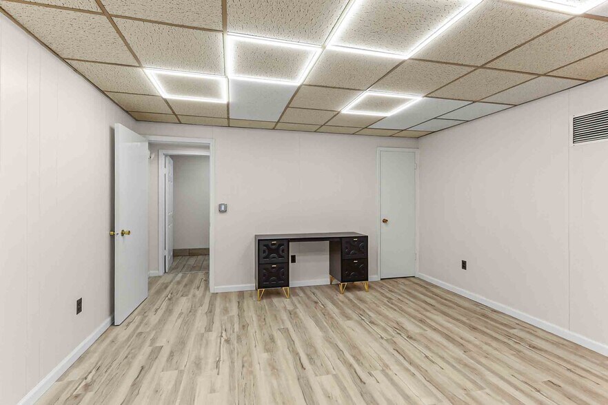 More Photos Of 22711 Dequindre Rd, Hazel Park Warehouse For Sale