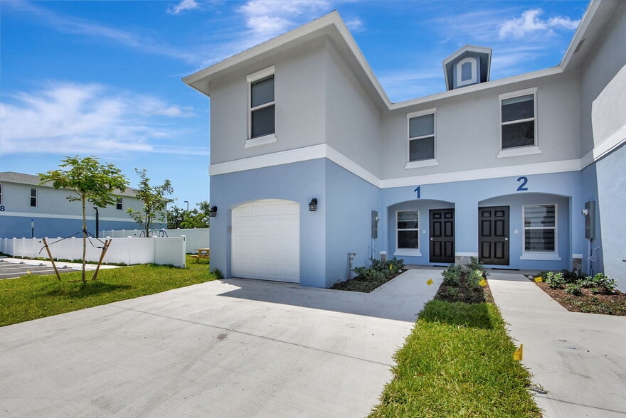 More Photos Of 3871 Patio Ct, Lake Worth Apartments For Sale