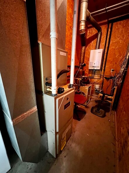 More Photos Of 1120 E Jackson St, Macomb Freestanding For Sale