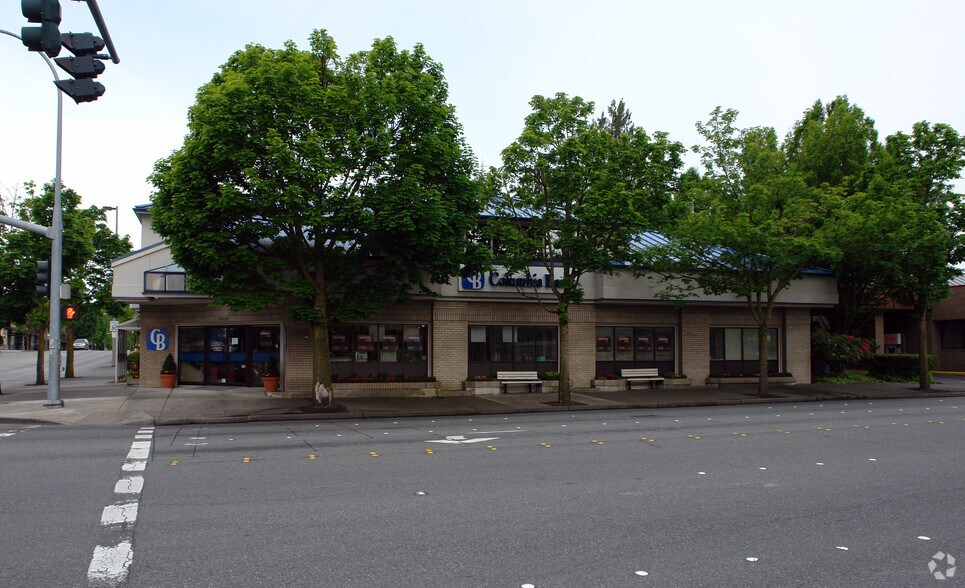 Primary Photo Of 10350 NE 10th St, Bellevue Bank For Sale