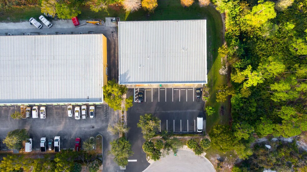 More Photos Of 1095 Business Ln, Naples Showroom For Sale