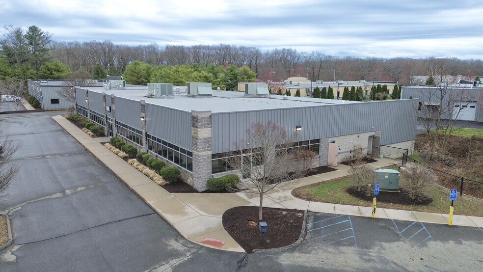 More Photos Of 10 County Line Dr, Cromwell Warehouse For Lease