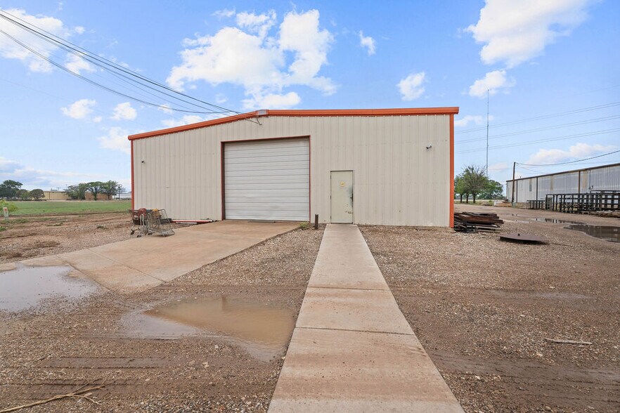 More Photos Of 3917 Clovis Rd, Lubbock Warehouse For Lease