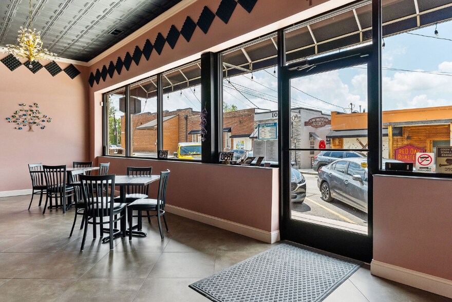 More Photos Of 110 W Walnut St, Smithville Restaurant For Sale
