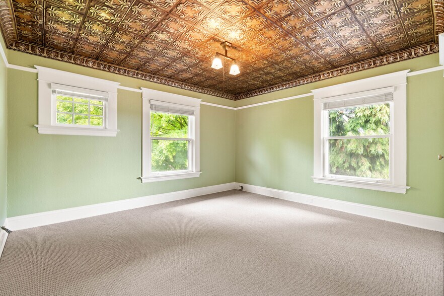 More Photos Of 3906 SW Kelly Ave, Portland Medical For Sale