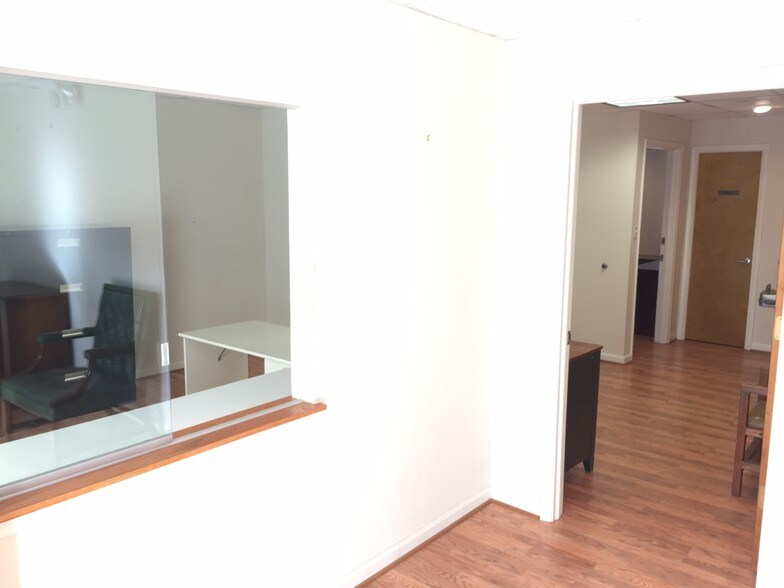 More Photos Of 6116 Rolling Rd, Springfield Medical For Lease