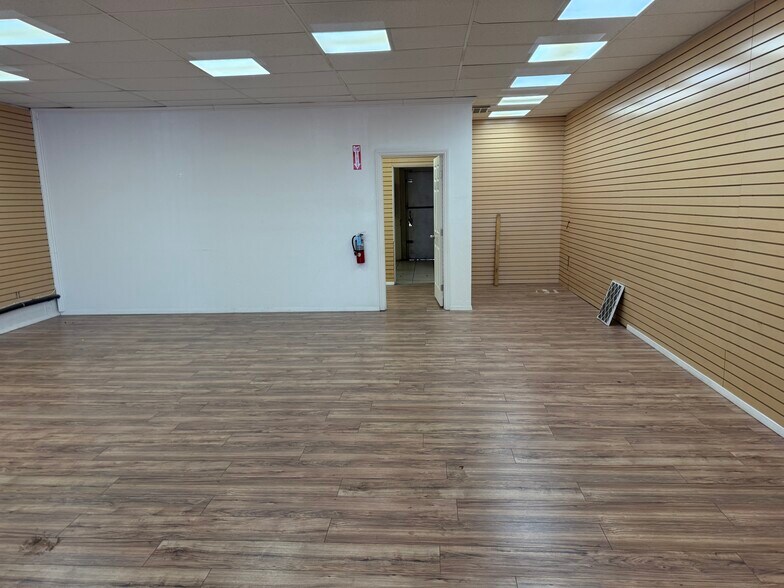 More Photos Of 2203-2309 Brundage Ln, Bakersfield Storefront For Lease