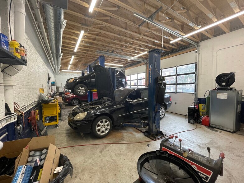 More Photos Of 3800 W Division St, Chicago Auto Salvage Facility For Lease