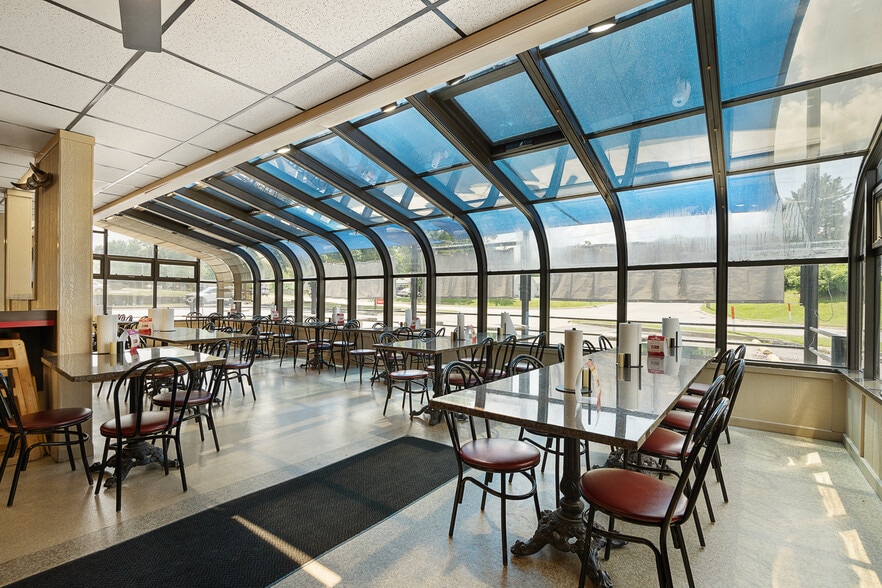 More Photos Of 2117 S 34th St, Kansas City Restaurant For Sale