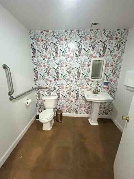 More Photos Of 16776 State Highway 33, Kingfisher Warehouse For Sale