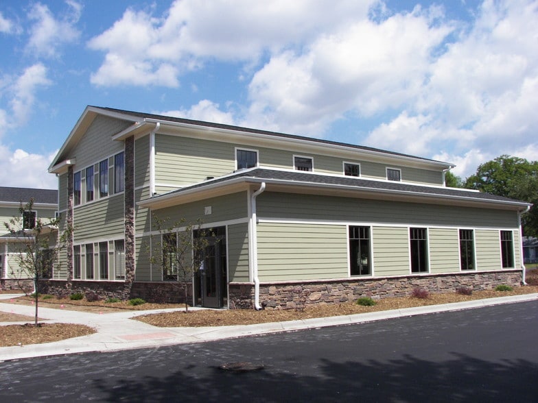 More Photos Of 10091 Dogwood St NW, Coon Rapids Office For Lease