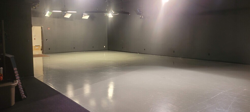 More Photos Of 116 County Line Rd W, Westerville Loft Creative Space For Sale