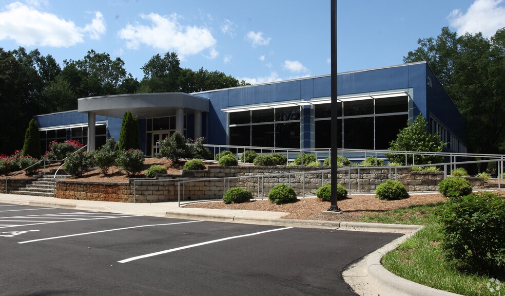More Photos Of 210 Charlois Blvd, Winston-Salem Office For Sale