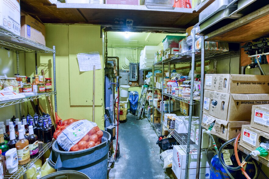 More Photos Of 410 Yakima Valley Hwy, Sunnyside General Retail For Sale