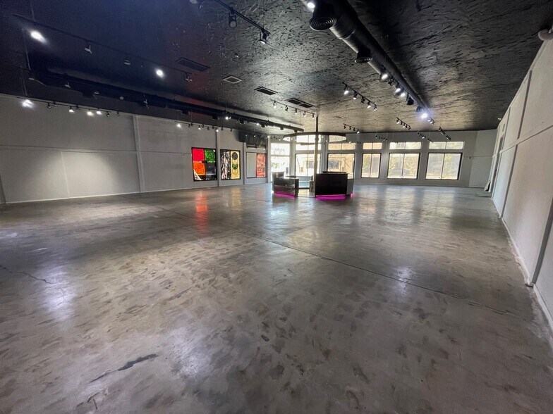 More Photos Of 4900-4906 Lankershim Blvd, North Hollywood Freestanding For Lease