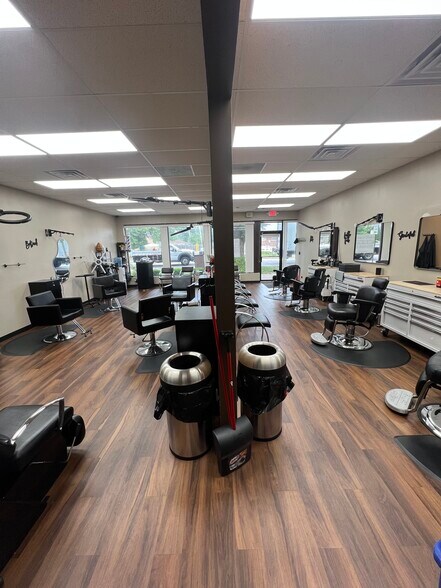 More Photos Of 1906-1914 Main St, Evanston General Retail For Lease