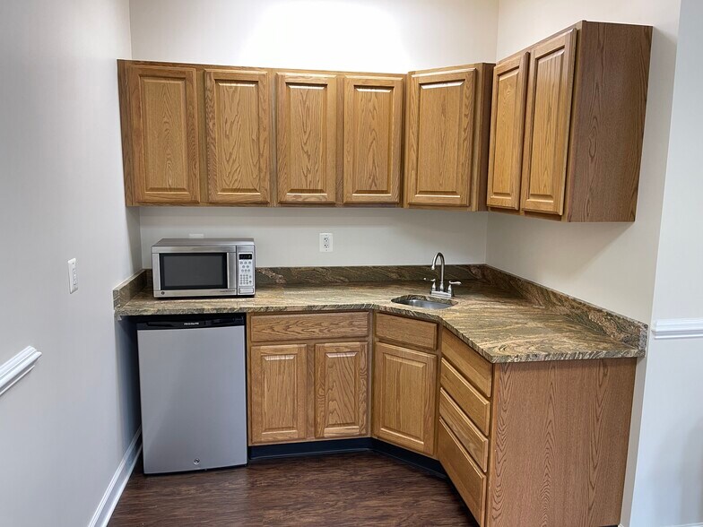 More Photos Of 23077 Three Notch Rd, California Office For Sale