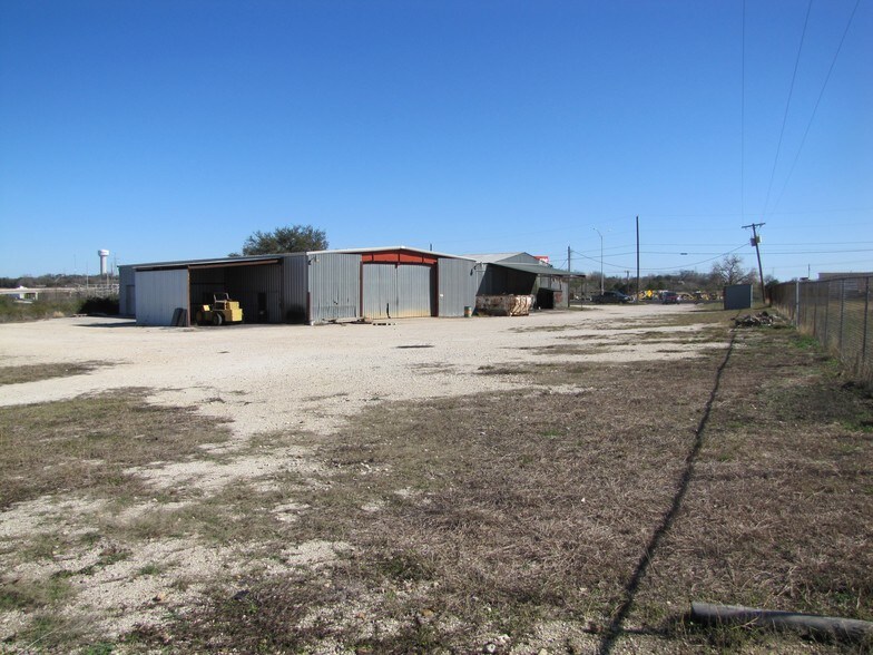 More Photos Of 4710 IH-35 South Fwy, New Braunfels Warehouse For Lease