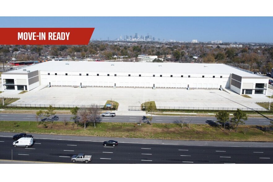 Primary Photo Of 5415 South Loop E, Houston Distribution For Lease