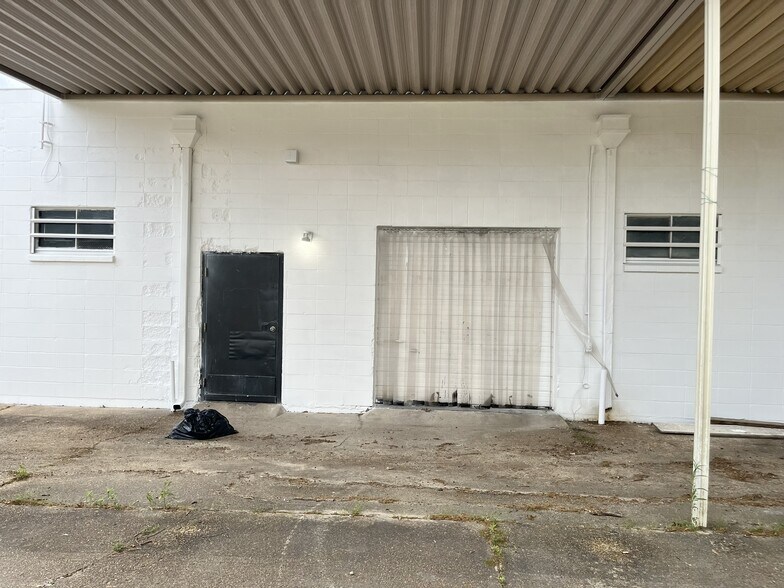 More Photos Of 943 Gallatin, Jackson Warehouse For Sale
