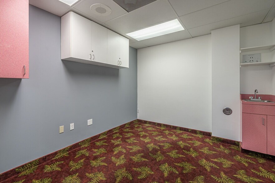 More Photos Of 1080 Caroline Dr, Washington Office For Sale