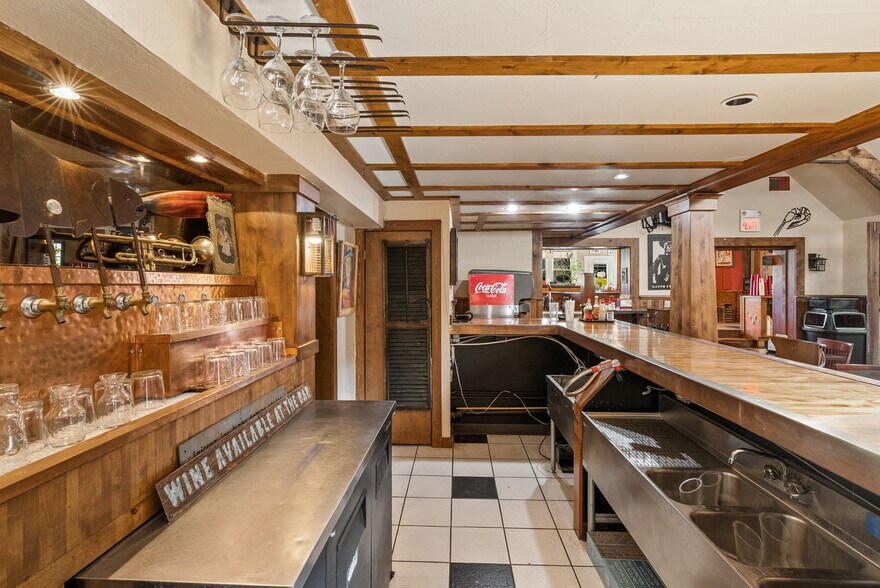 More Photos Of 2711 W College St, Bozeman Restaurant For Sale