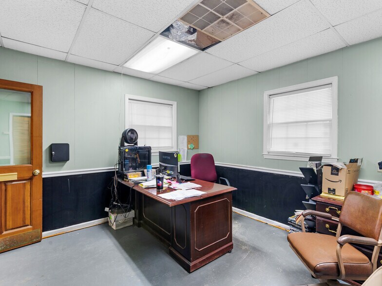 More Photos Of 1108 Anne St, Griffin Auto Repair For Sale