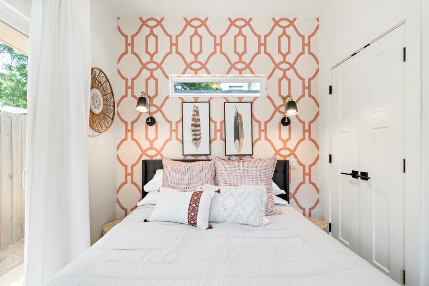 More Photos Of 511 S 10th St, Waco Specialty For Sale