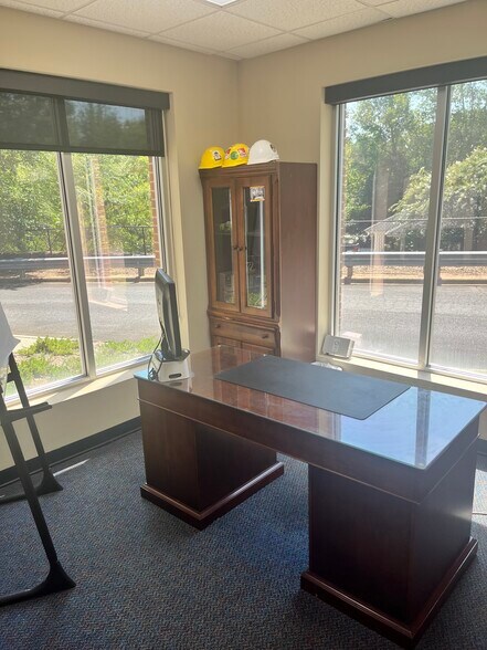 More Photos Of 3120 Latrobe Dr, Charlotte Showroom For Lease