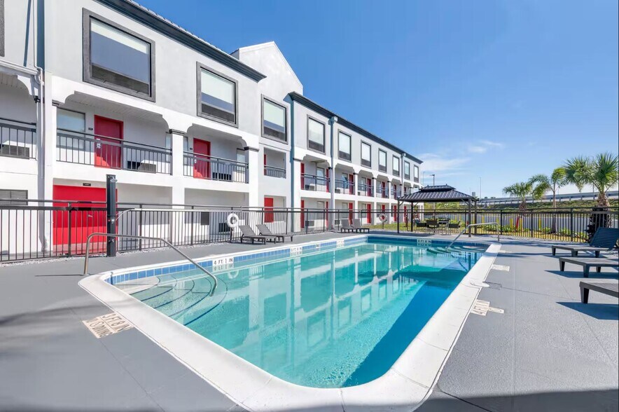 More Photos Of 1850 W Landstreet Rd, Orlando Hotel For Sale