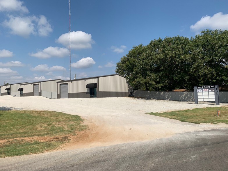More Photos Of 1011 Upper Denton Rd, Weatherford Warehouse For Lease