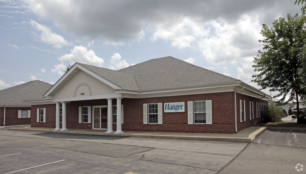 More Photos Of 2118 Vadalabene Dr, Maryville Medical For Lease