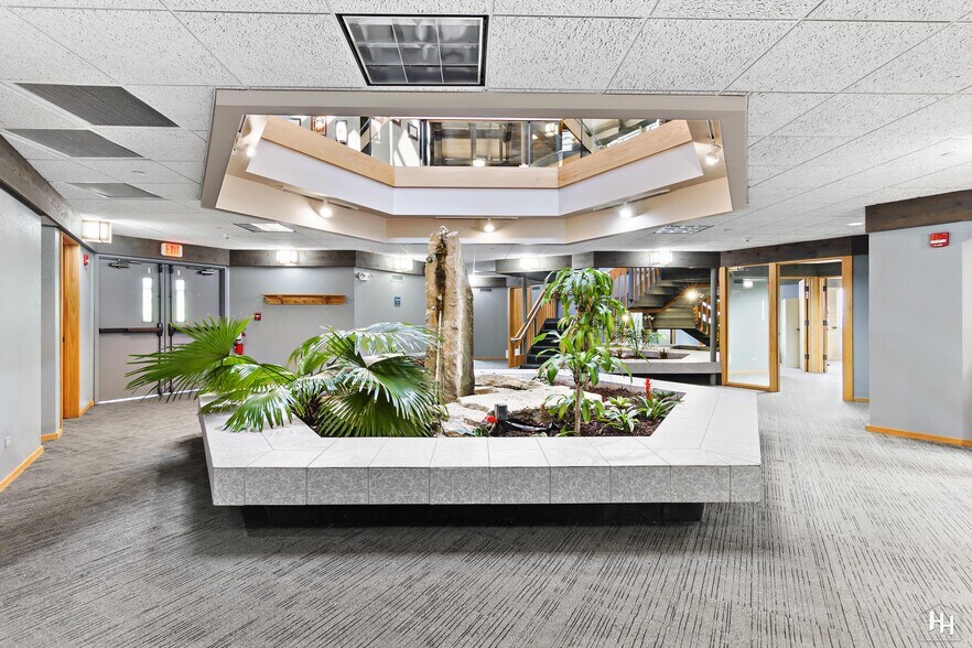 More Photos Of 970 McHenry Ave, Crystal Lake Medical For Sale