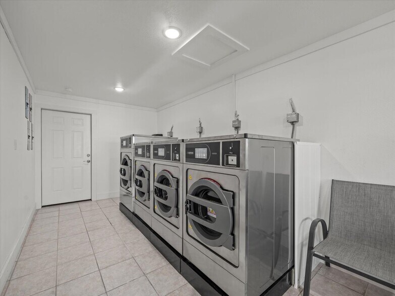 More Photos Of 4291 Shoal Line Blvd, Spring Hill Hotel For Sale