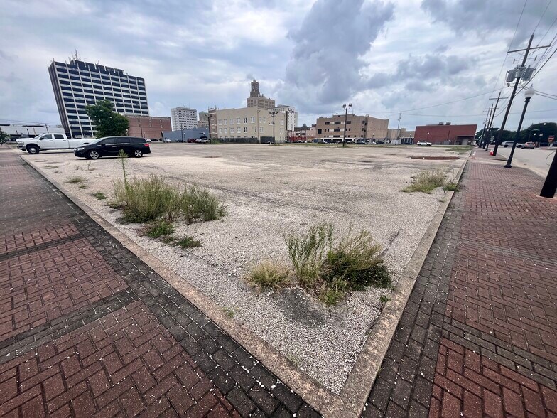 More Photos Of 790 Neches, Beaumont Restaurant For Sale
