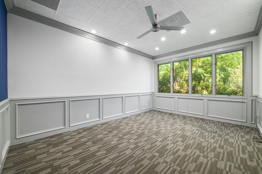More Photos Of 5750 Balcones Dr, Austin Medical For Sale