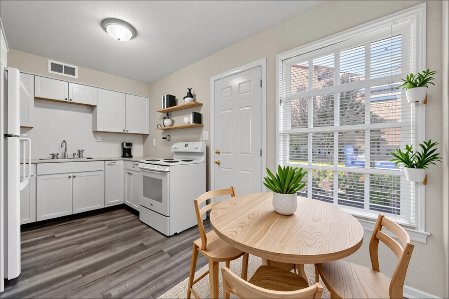 More Photos Of 2607 Cedarhurst Dr, Charlotte Apartments For Sale