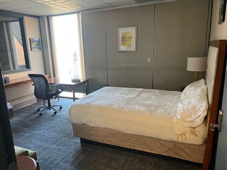 More Photos Of 136 Center St, Old Town Office For Sale