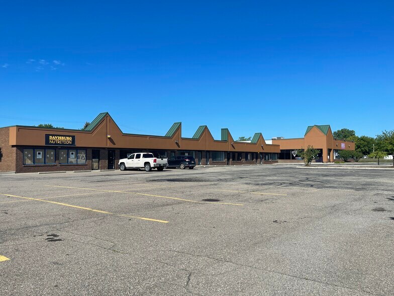 More Photos Of 10785-10795 Dixie Hwy, Davisburg Unknown For Lease