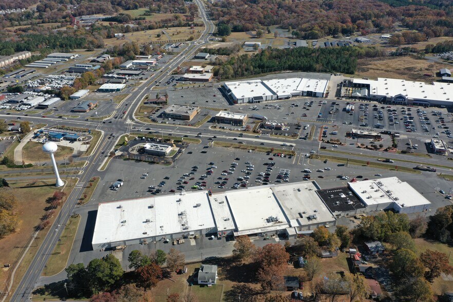 More Photos Of 823-841 Nc 24 27 Byp E, Albemarle Department Store For Lease