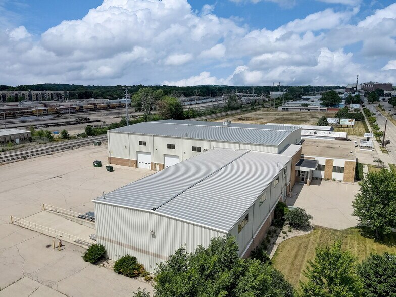 More Photos Of 2180 Pennsylvania Ave, Madison Showroom For Sale