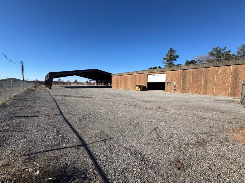 More Photos Of 1709 N Airport Rd, Weatherford Warehouse For Sale