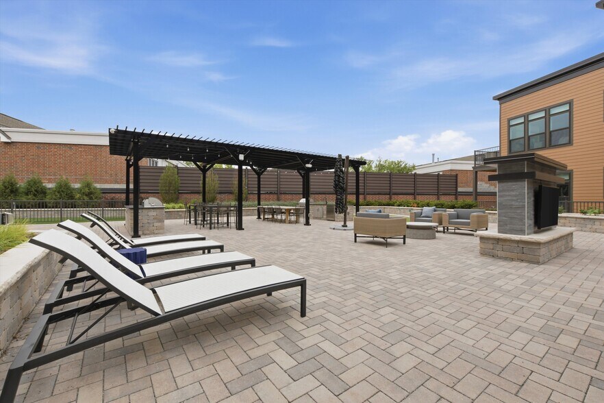 More Photos Of 1850 Glenview Rd, Glenview Apartments For Lease