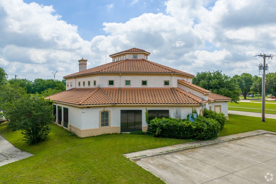 More Photos Of 2628 Matlock Rd, Arlington Medical For Sale