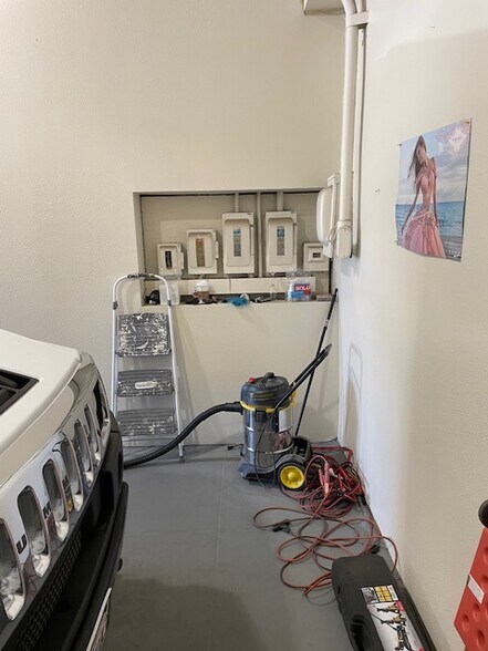 More Photos Of 216 I St, Patterson Flex For Lease